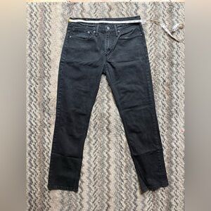 Black Levi’s size 34 slim fit